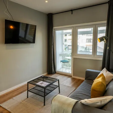3br Flat By Casa Da Musica, Central, Sleeps 6, E * Oporto