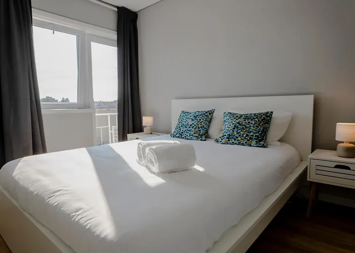 3br Flat By Casa Da Musica, Central, Sleeps 6, E דירה