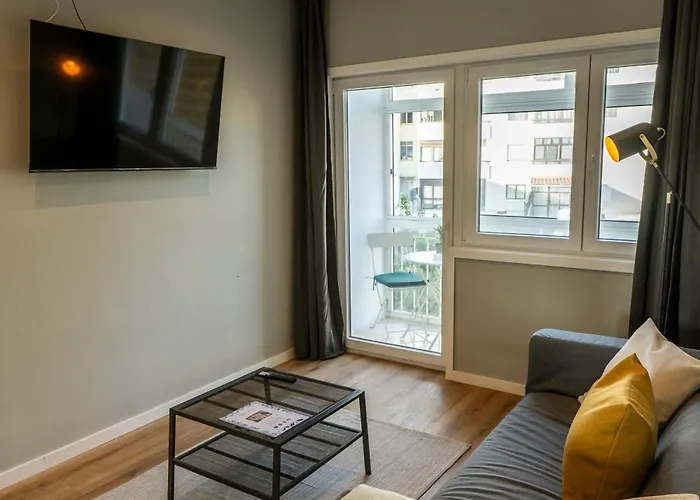 3br Flat By Casa Da Musica, Central, Sleeps 6, E * Porto