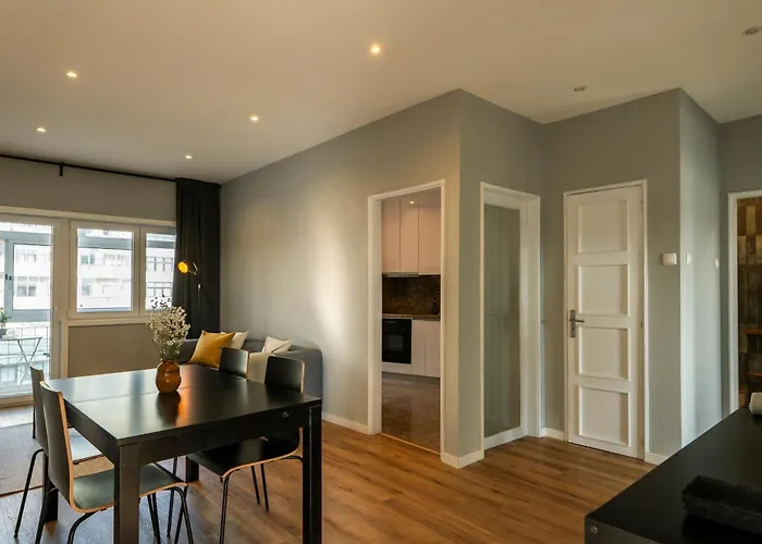 3br Flat By Casa Da Musica, Central, Sleeps 6, E *