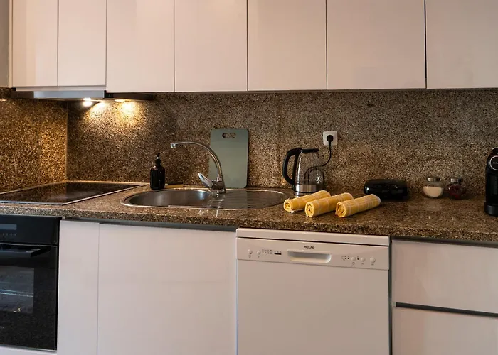 3br Flat By Casa Da Musica, Central, Sleeps 6, E * פורטו